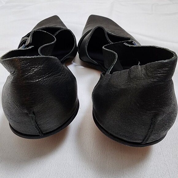 Cydwoq | Black Leather Low Heels Pointed Toe - Picture 5 of 9